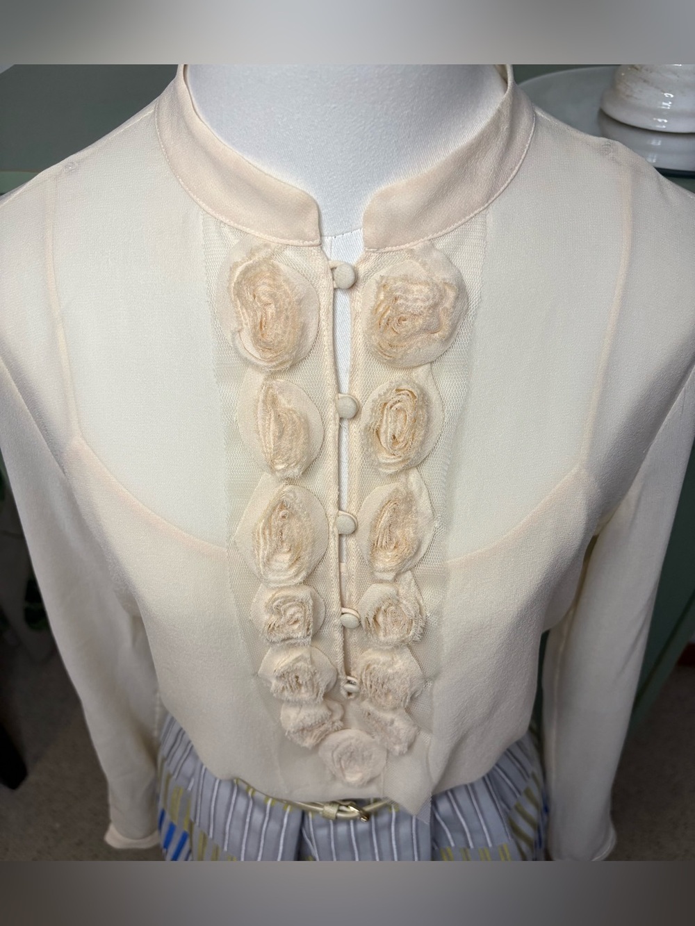 Club Monaco NWT Sheer Cream Silk Blouse - Distinctive Mesh Placket w 3D Rosettes - Picture 3 of 12